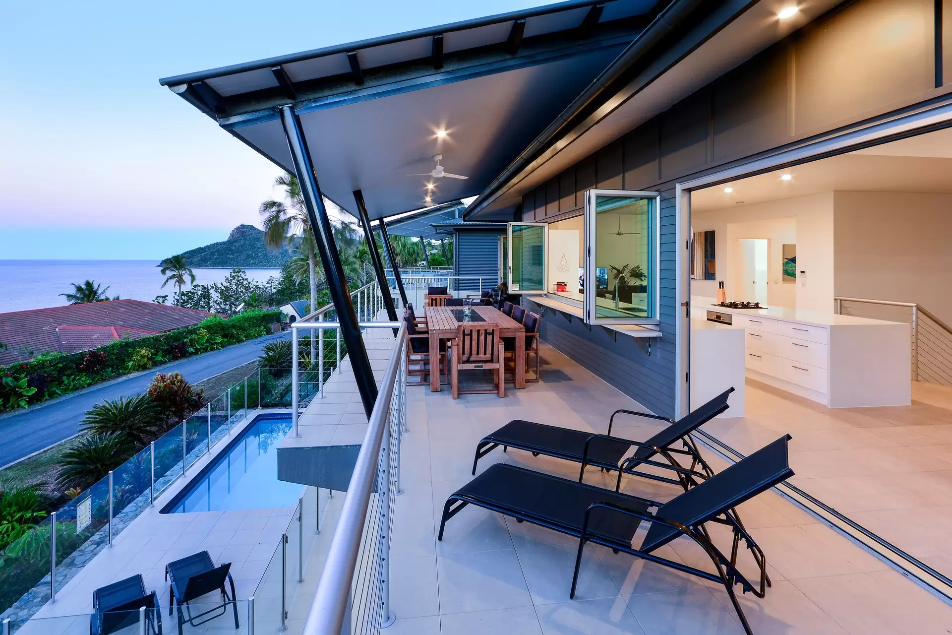 4/18 Whitsunday Boulevard, Hamilton Island Sold by  - image 1