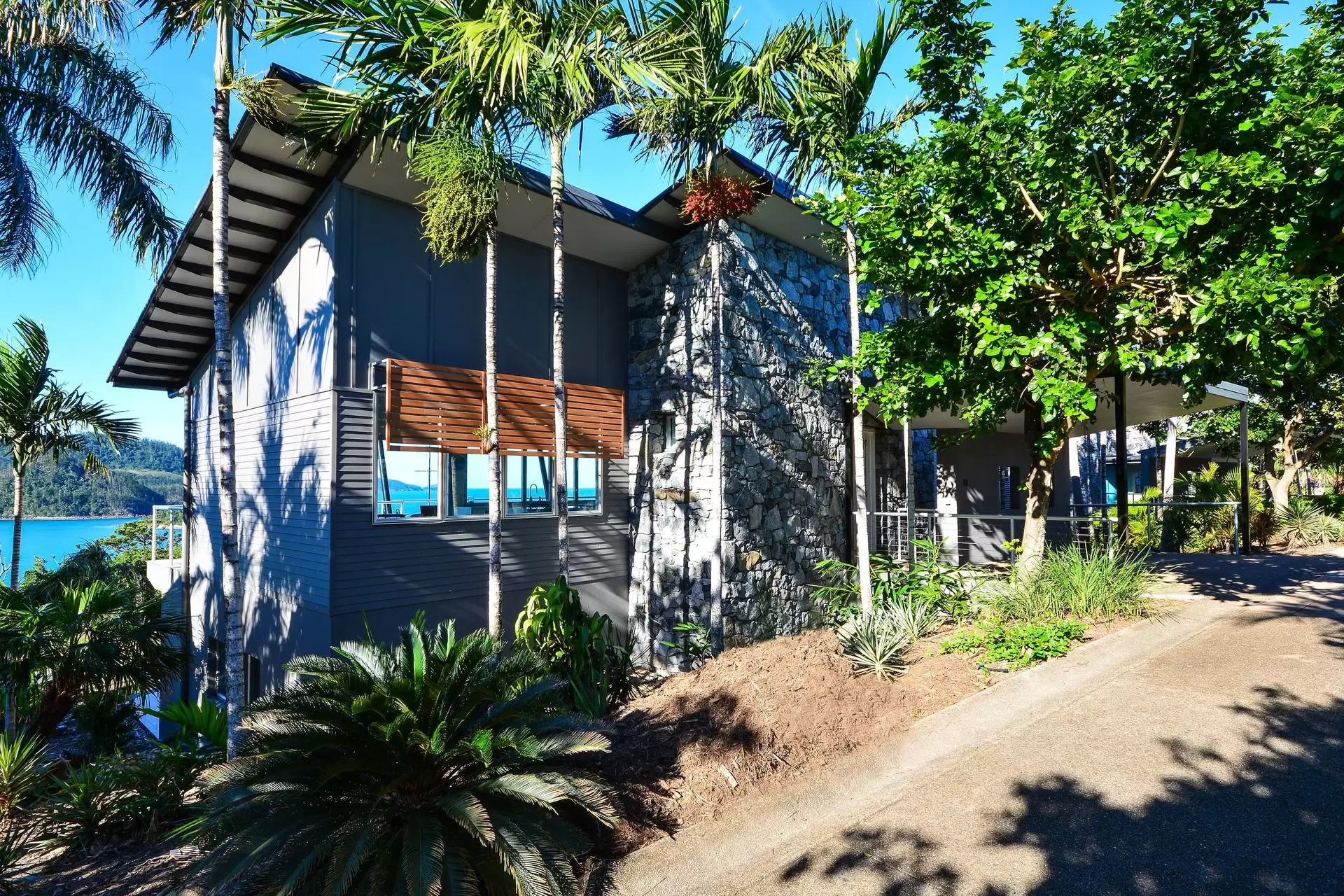 4/18 Whitsunday Boulevard, Hamilton Island Sold by  - image 1