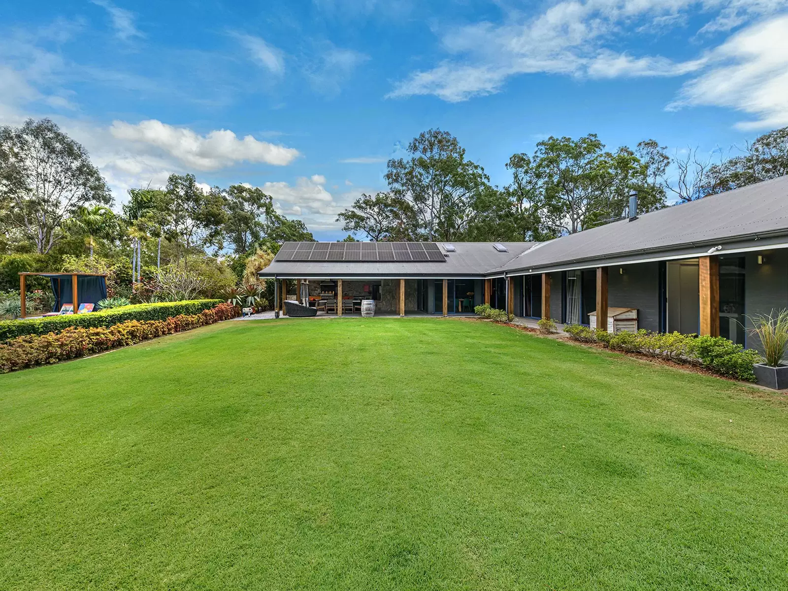 154 Formosa Road, Gumdale Sold by Queensland Sotheby's International Realty - image 1