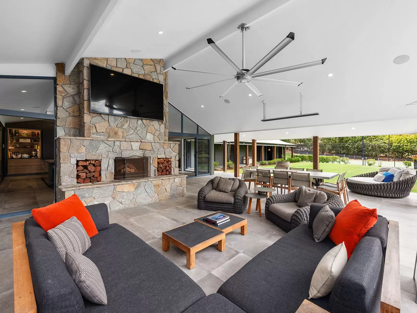 154 Formosa Road, Gumdale Sold by Queensland Sotheby's International Realty - image 1
