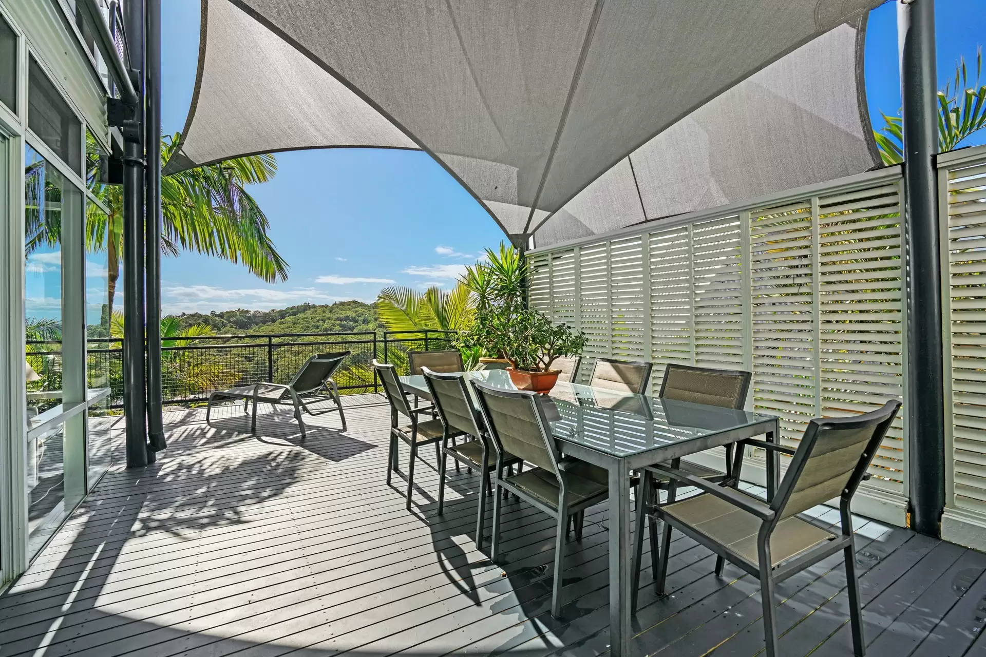 17 Vantage Point Drive, Burleigh Heads Sold by Queensland Sotheby's International Realty - image 1