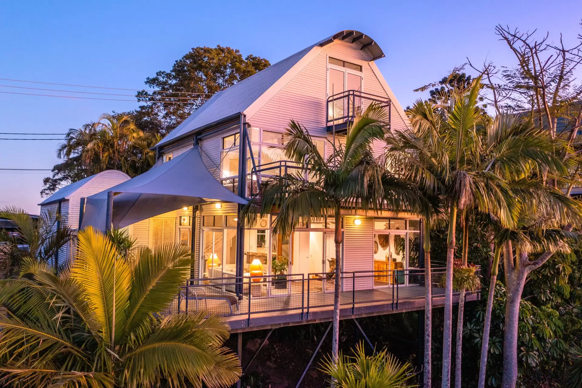 17 Vantage Point Drive, Burleigh Heads Sold by Queensland Sotheby's International Realty - image 1