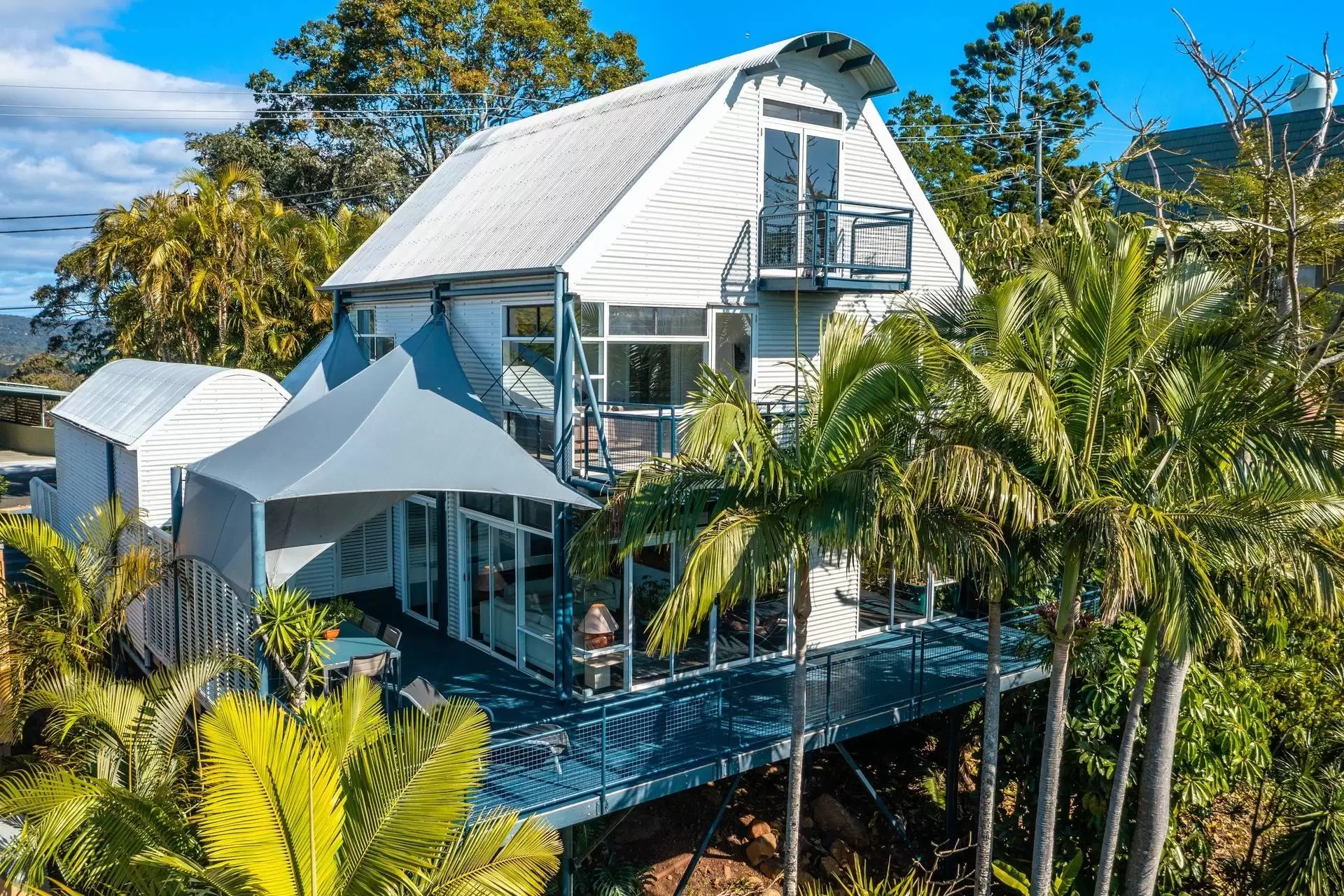 17 Vantage Point Drive, Burleigh Heads Sold by Queensland Sotheby's International Realty - image 1