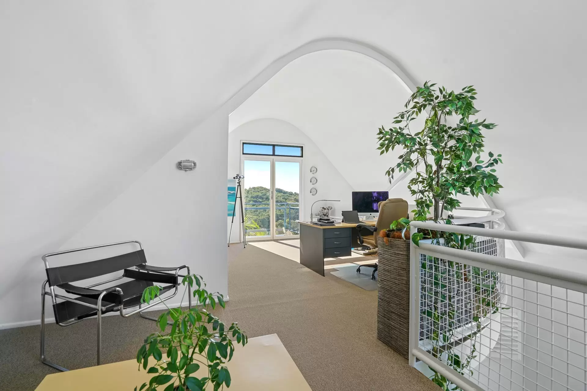 17 Vantage Point Drive, Burleigh Heads Sold by Queensland Sotheby's International Realty - image 1