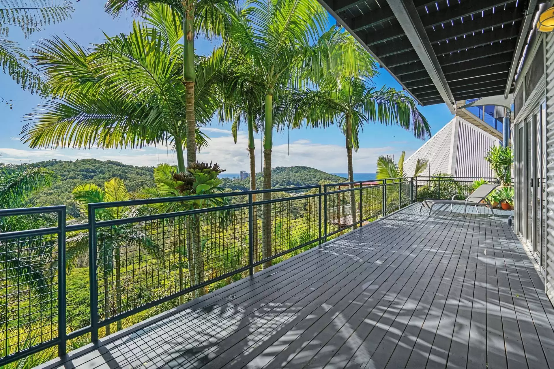 17 Vantage Point Drive, Burleigh Heads Sold by Queensland Sotheby's International Realty - image 1
