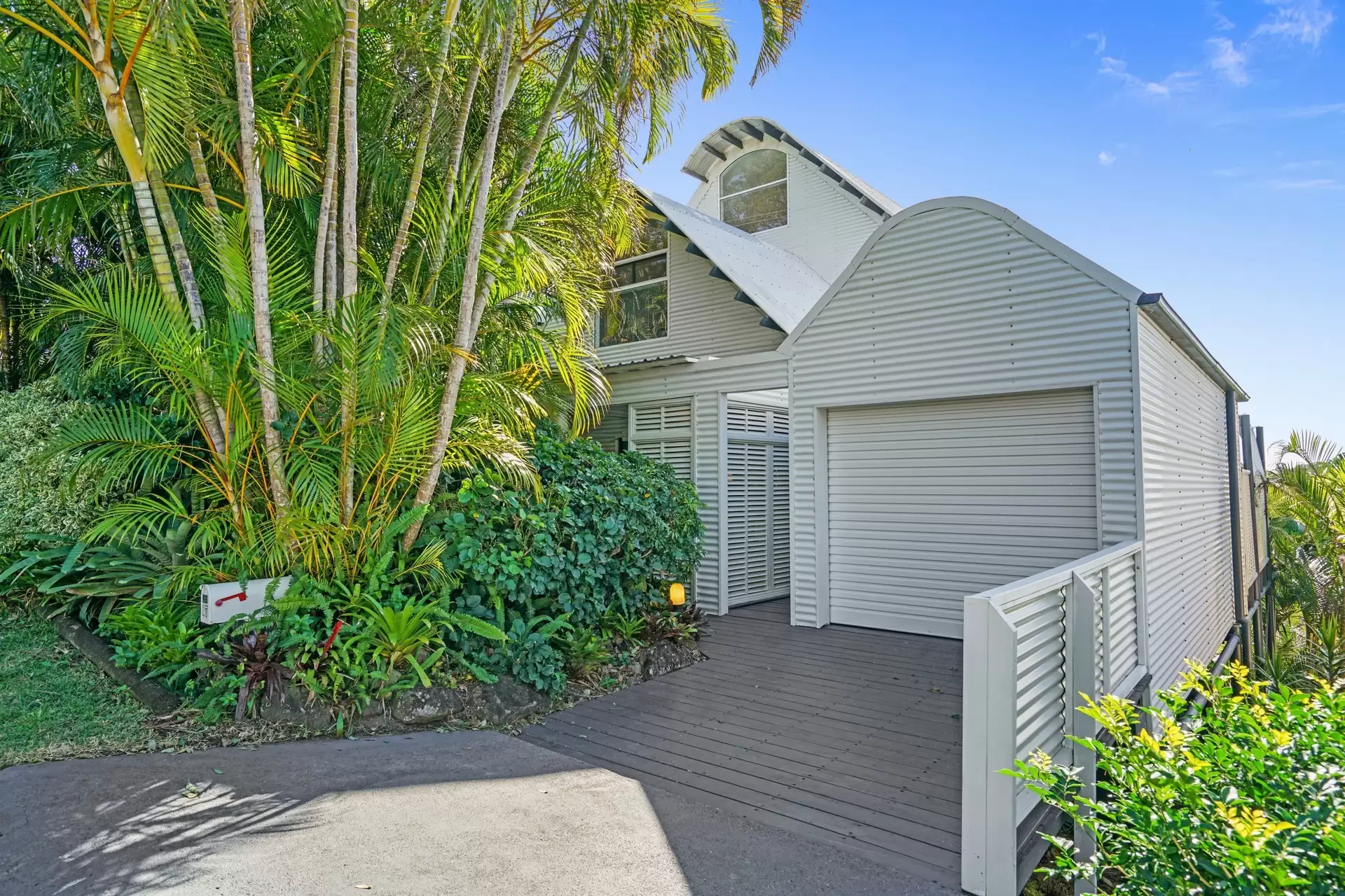 17 Vantage Point Drive, Burleigh Heads Sold by Queensland Sotheby's International Realty - image 1