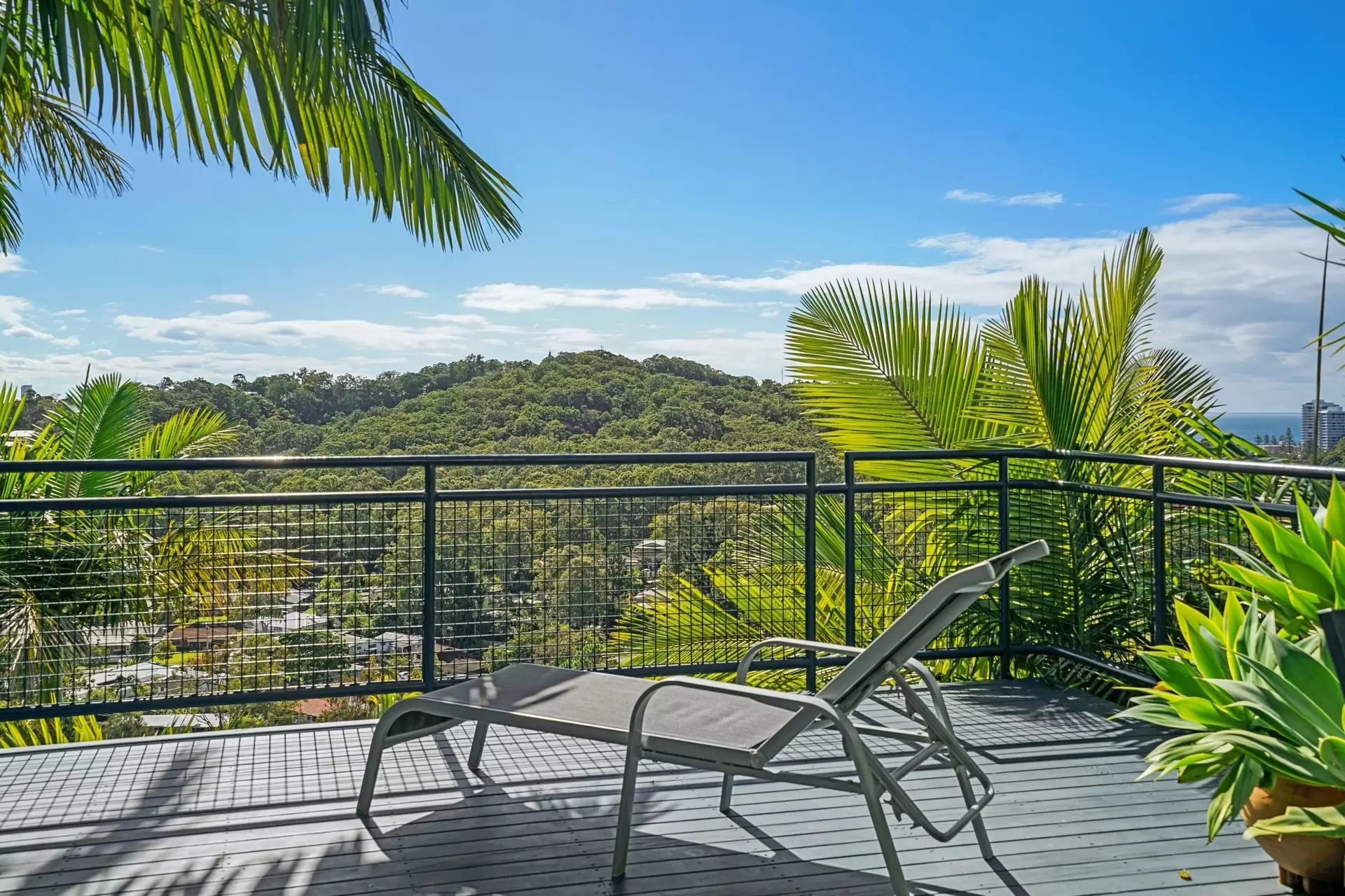 17 Vantage Point Drive, Burleigh Heads Sold by Queensland Sotheby's International Realty - image 1