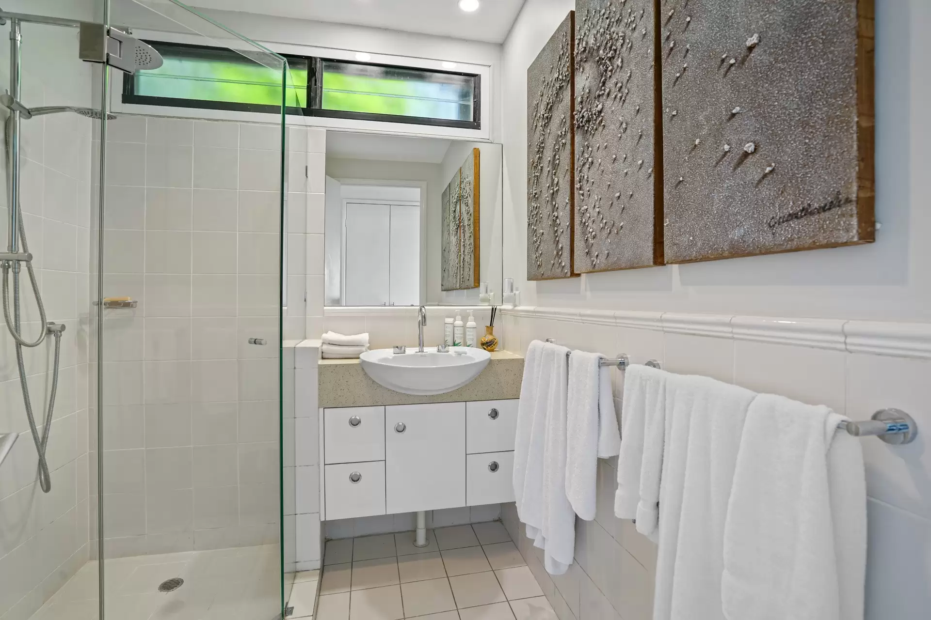 17 Vantage Point Drive, Burleigh Heads Sold by Queensland Sotheby's International Realty - image 1