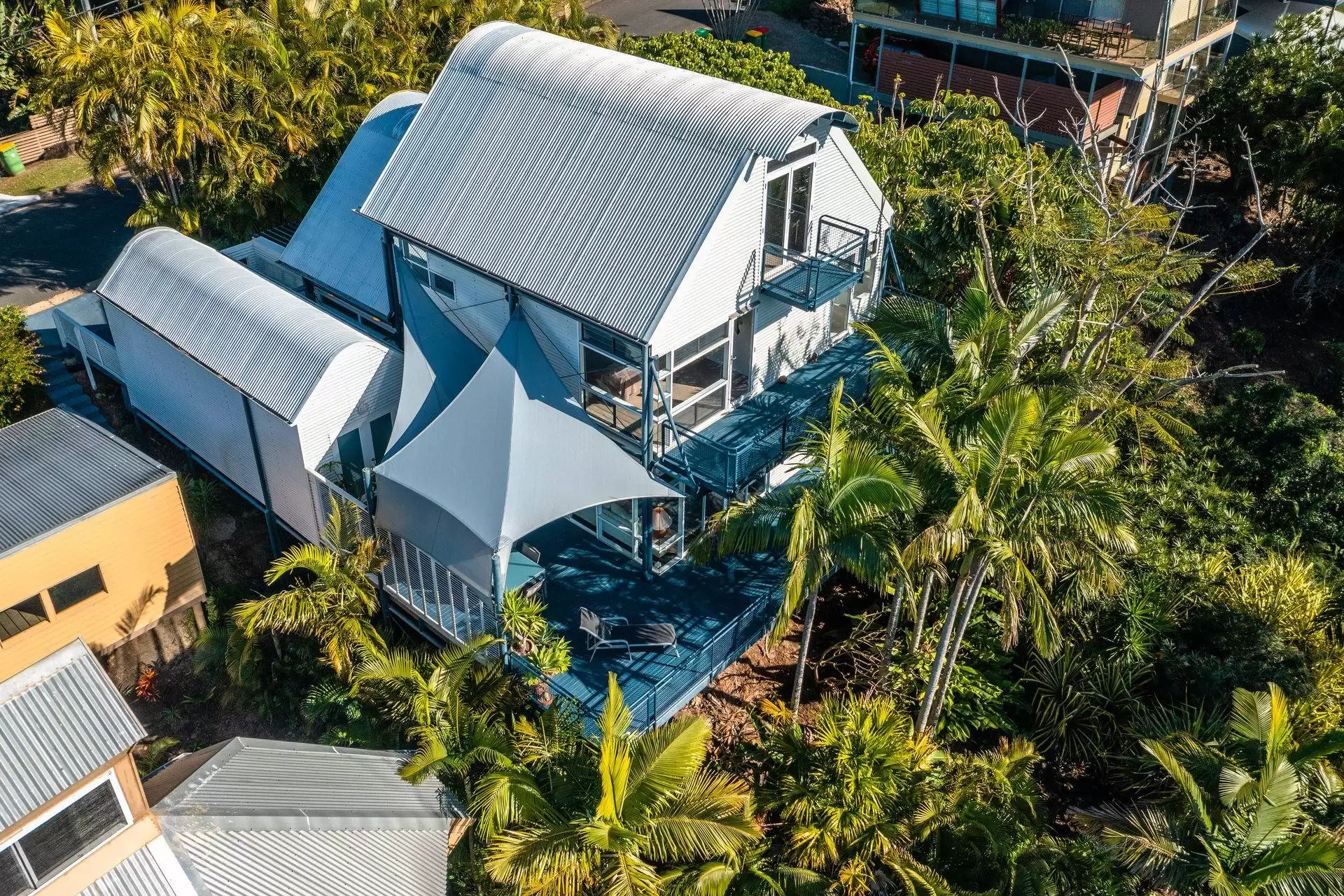 17 Vantage Point Drive, Burleigh Heads Sold by Queensland Sotheby's International Realty - image 1