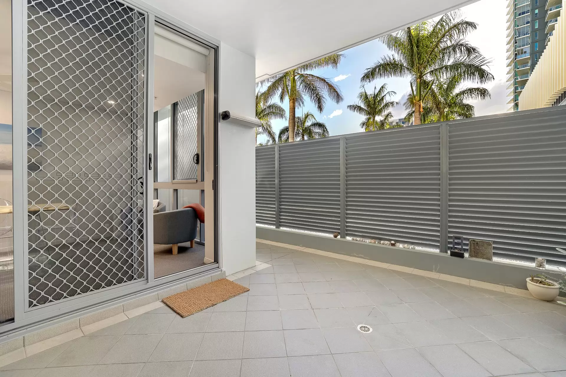 405/4 Como Crescent, Southport Sold by  - image 1