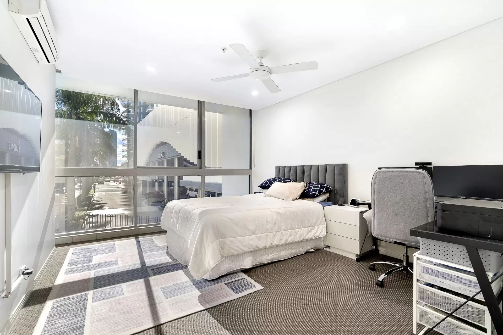 405/4 Como Crescent, Southport Sold by  - image 1