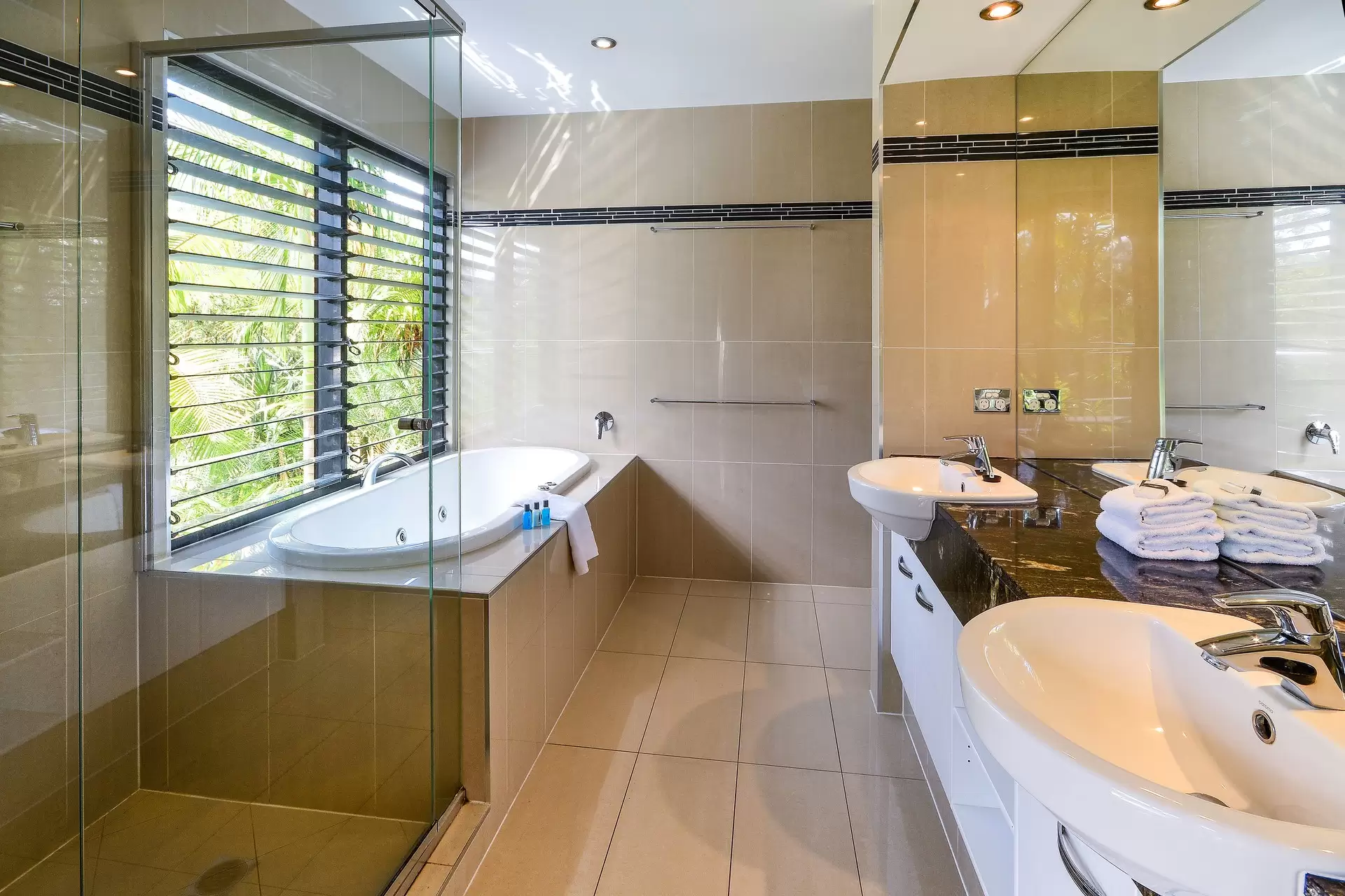 1 Banksia Court, Hamilton Island Sold by Queensland Sotheby's International Realty - image 1