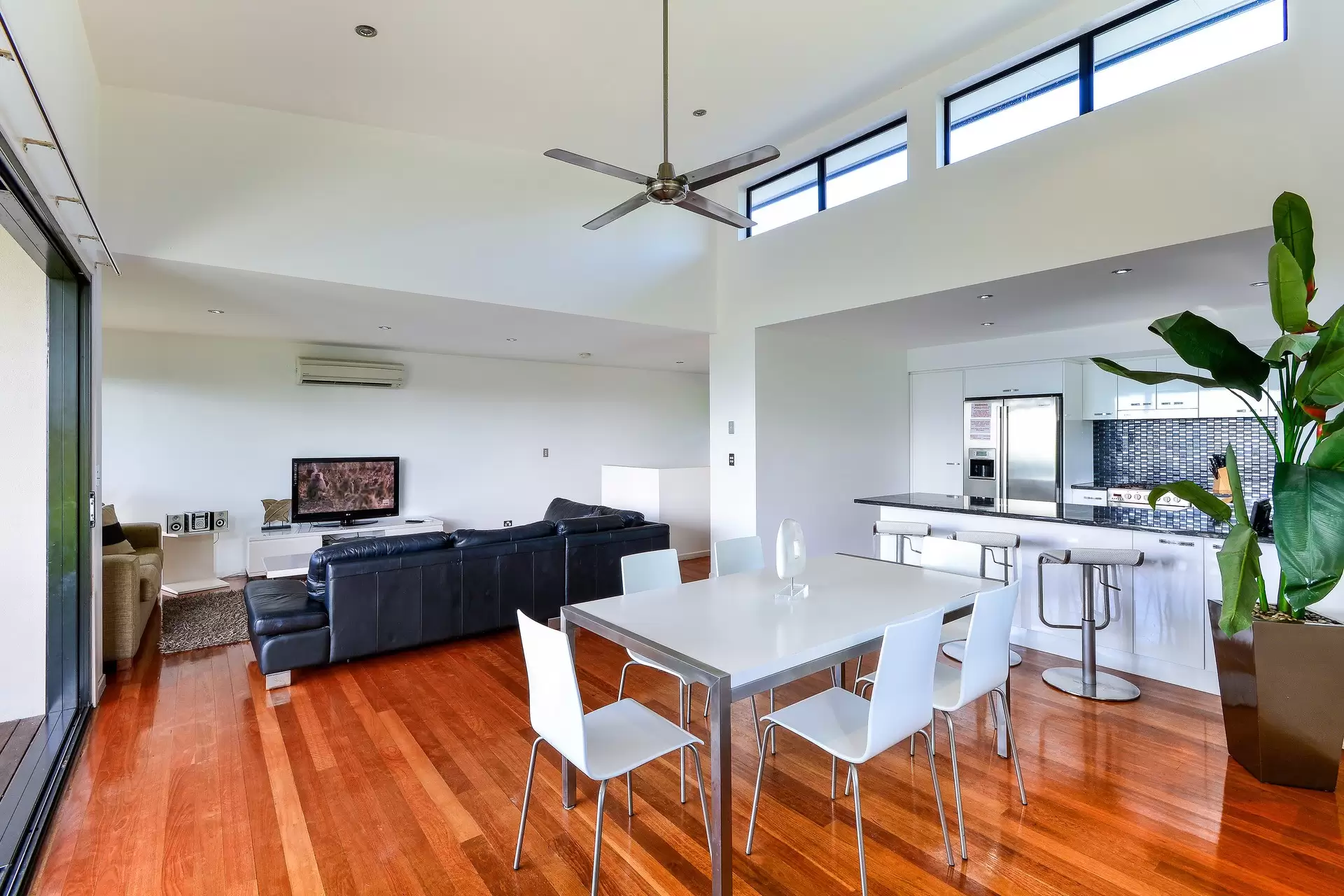 1 Banksia Court, Hamilton Island Sold by Queensland Sotheby's International Realty - image 1
