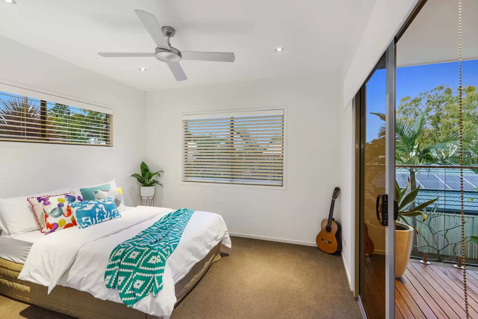 5 George Street, Ormiston Sold by Queensland Sotheby's International Realty - image 1