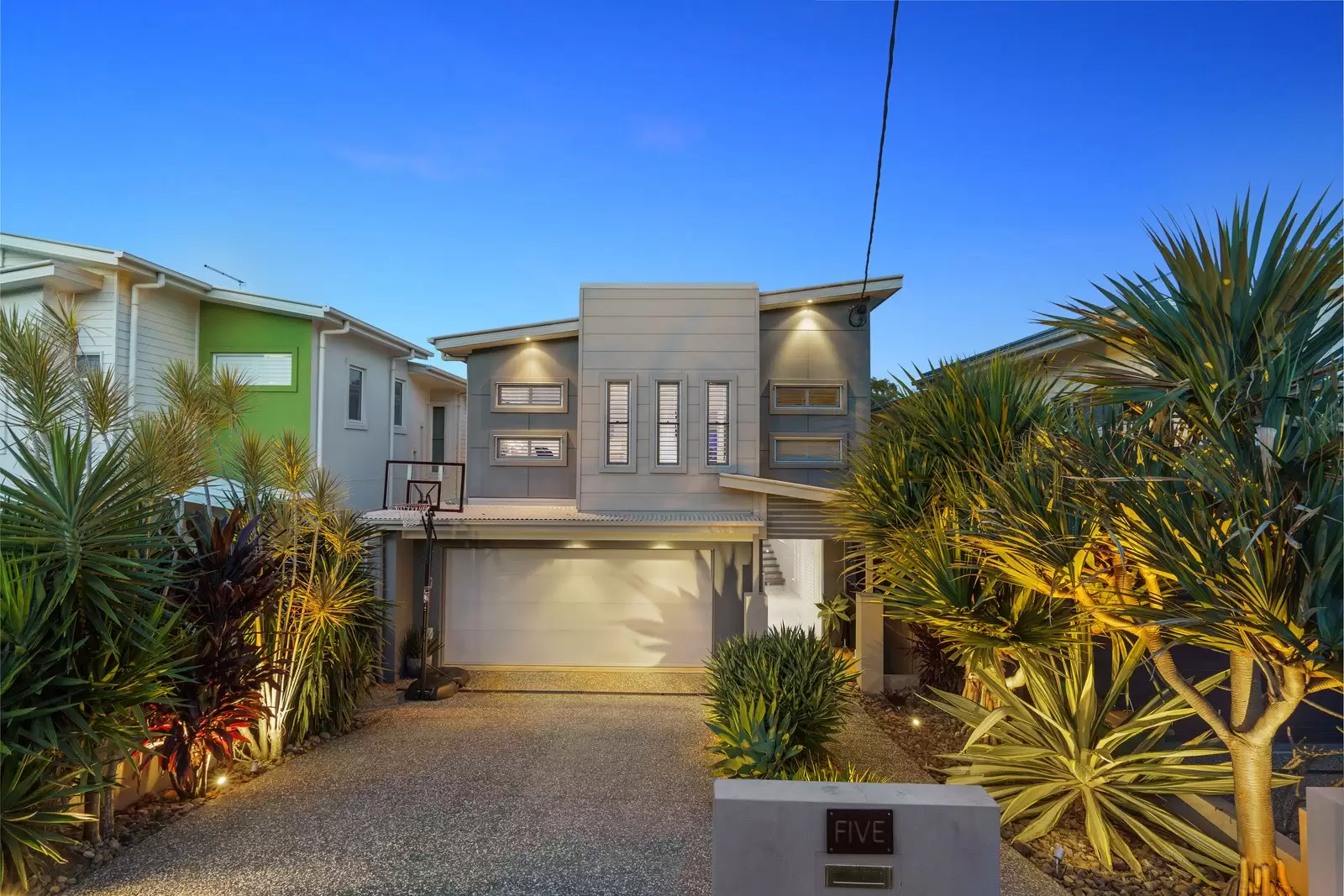 5 George Street, Ormiston Sold by Queensland Sotheby's International Realty - image 1