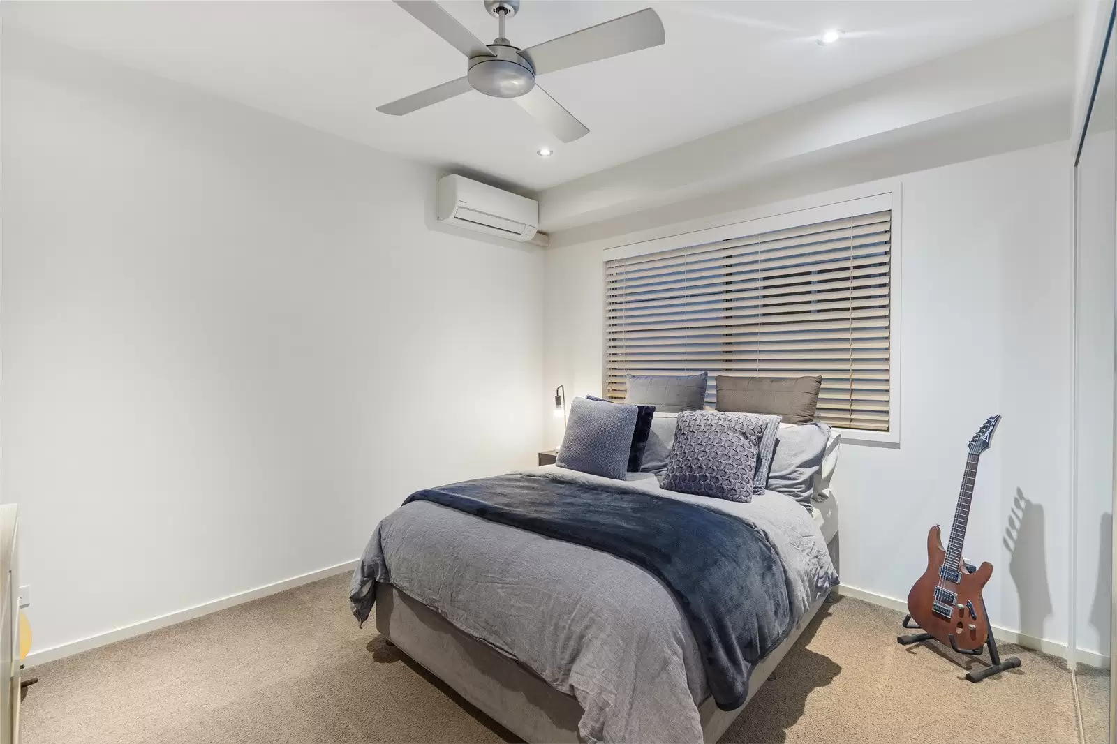 5 George Street, Ormiston Sold by Queensland Sotheby's International Realty - image 1