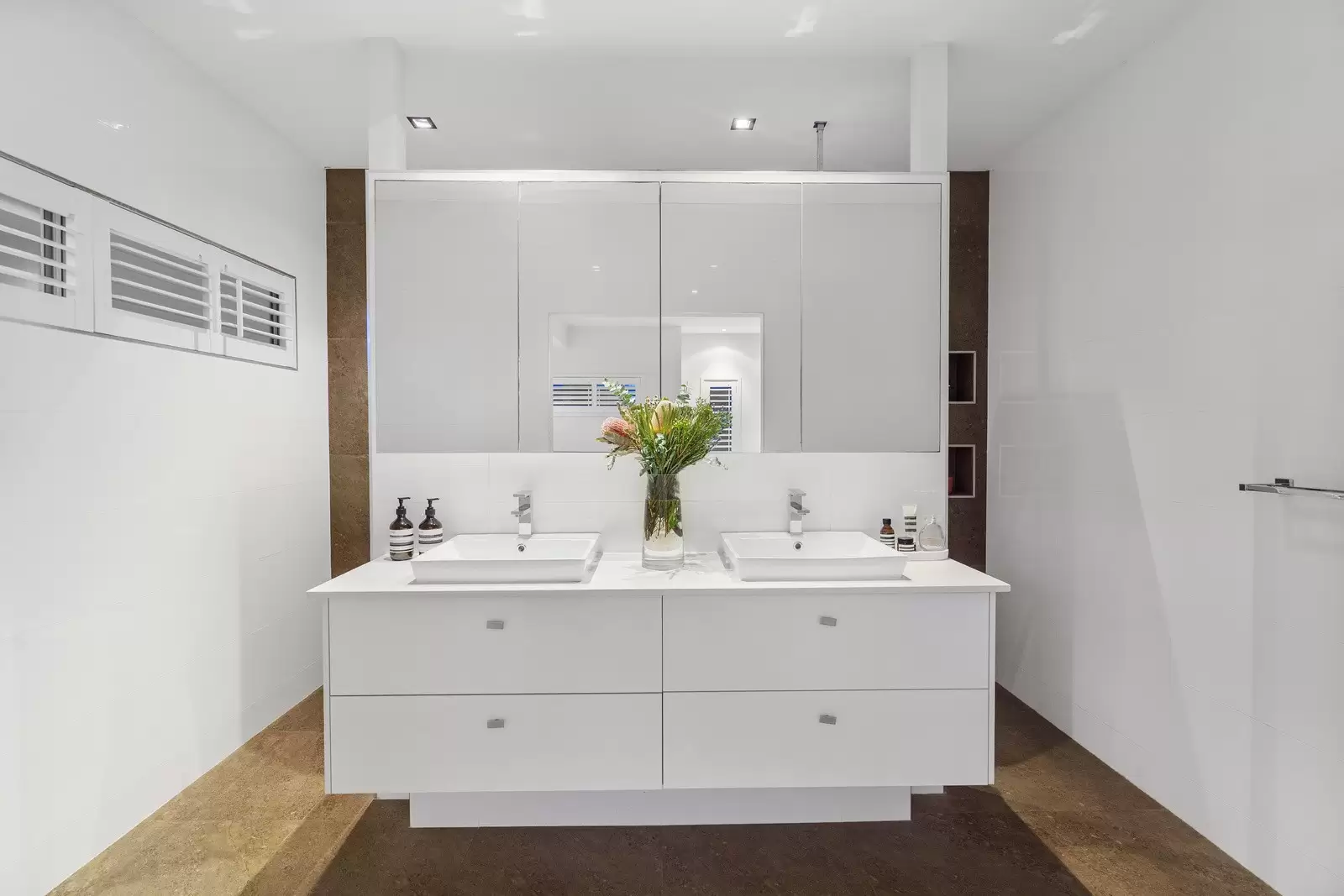 5 George Street, Ormiston Sold by Queensland Sotheby's International Realty - image 1