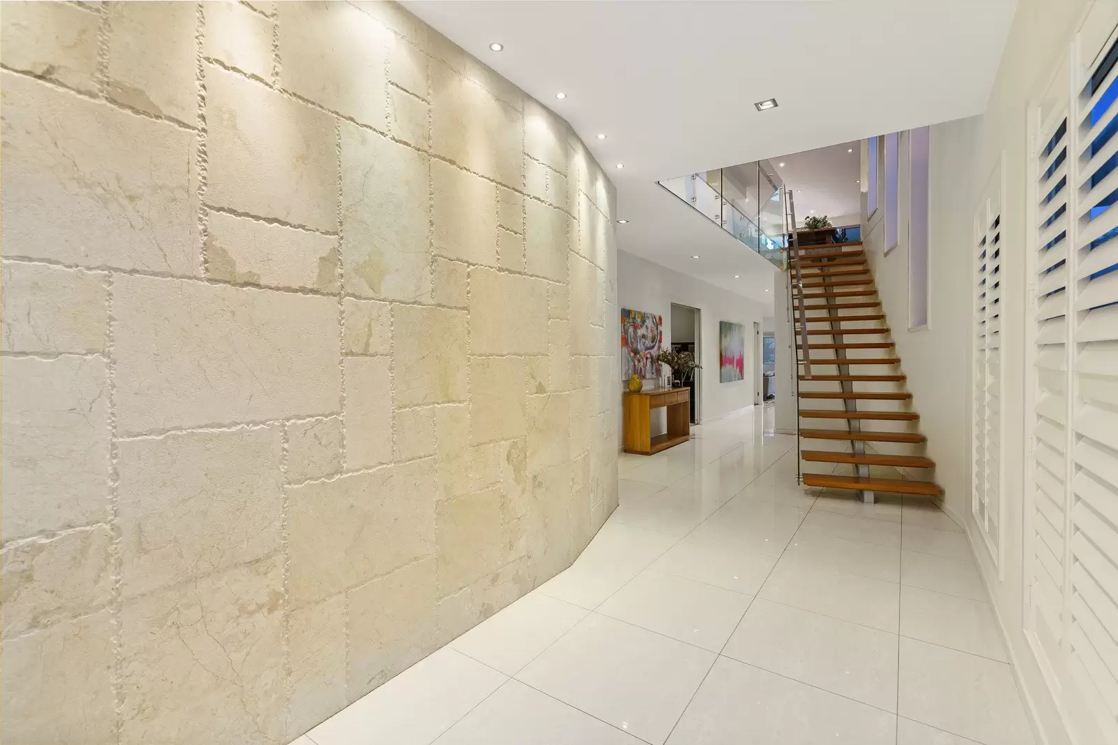 5 George Street, Ormiston Sold by Queensland Sotheby's International Realty - image 1