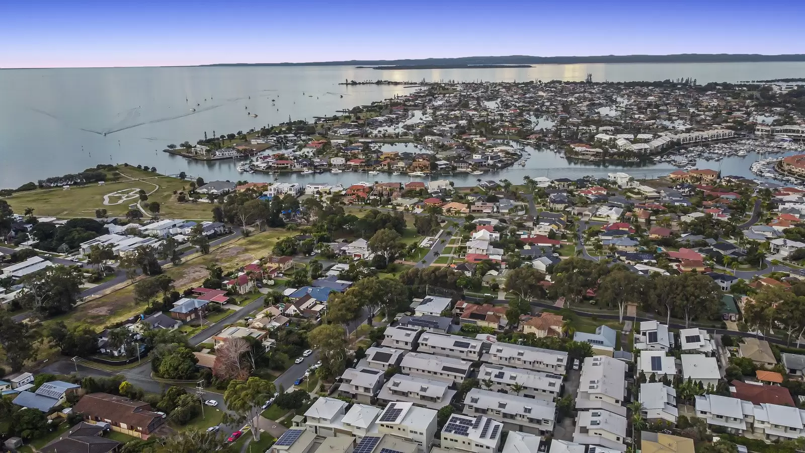 3/16 Bainbridge Street, Ormiston Sold by Queensland Sotheby's International Realty - image 1