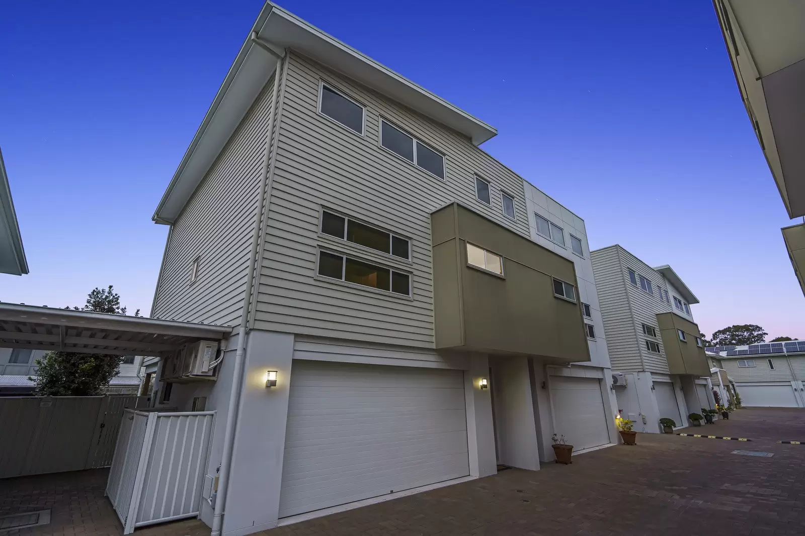 3/16 Bainbridge Street, Ormiston Sold by Queensland Sotheby's International Realty - image 1