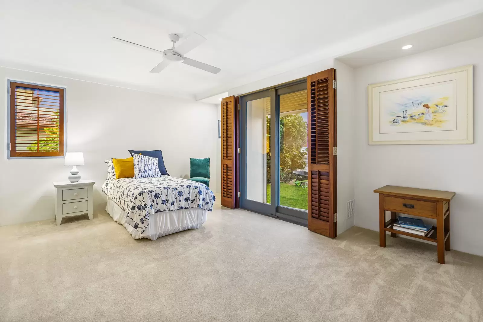 206 Shore Street North, Cleveland Sold by Queensland Sotheby's International Realty - image 1