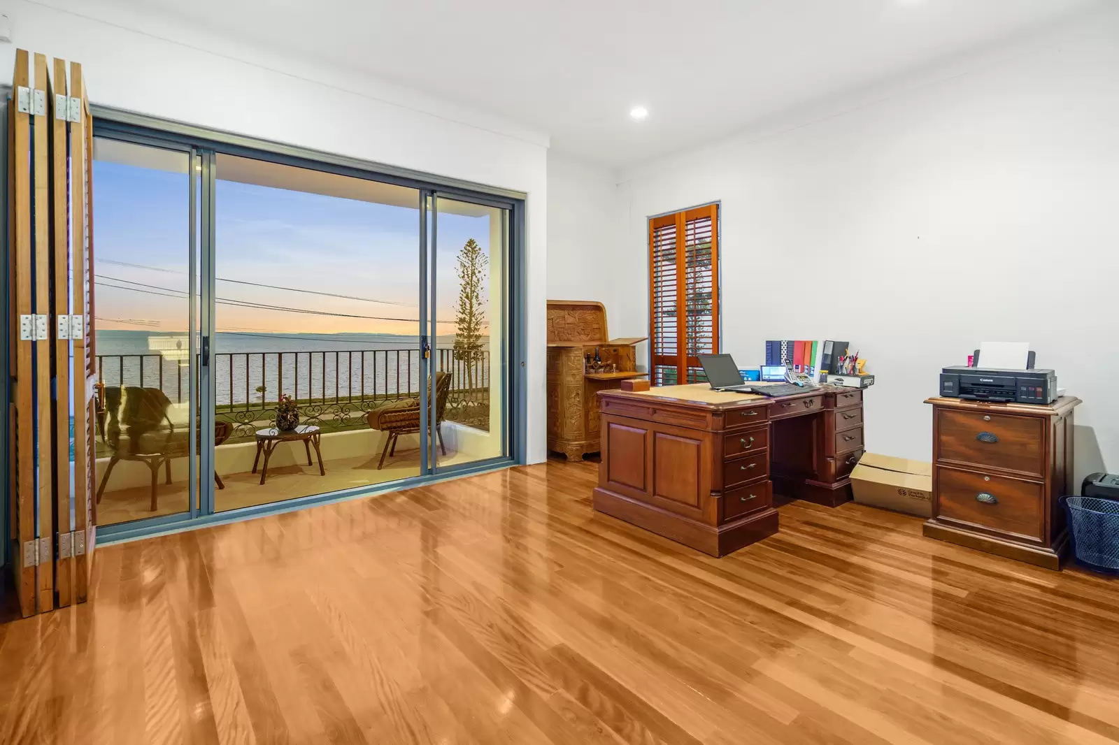 206 Shore Street North, Cleveland Sold by Queensland Sotheby's International Realty - image 1