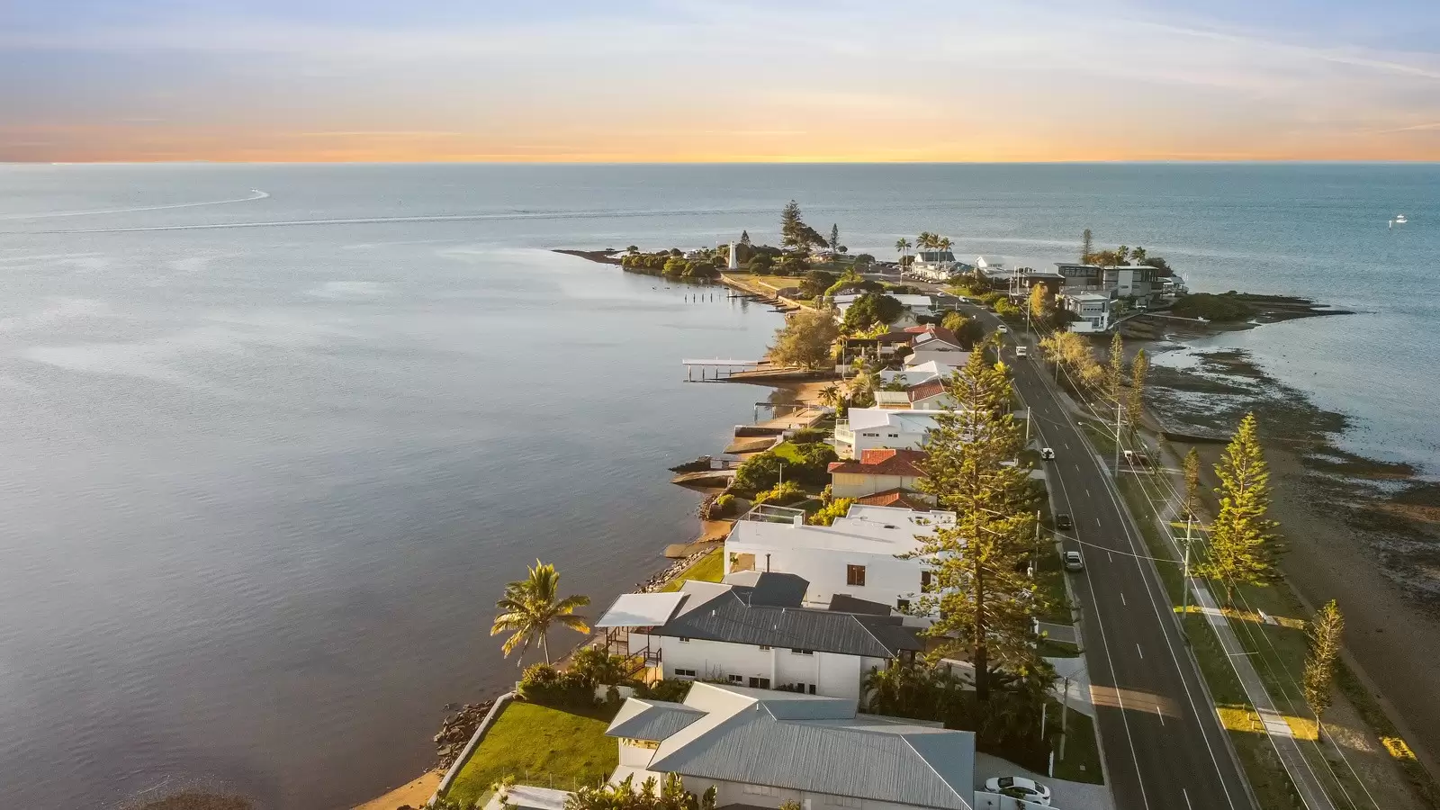 206 Shore Street North, Cleveland Sold by Queensland Sotheby's International Realty - image 1