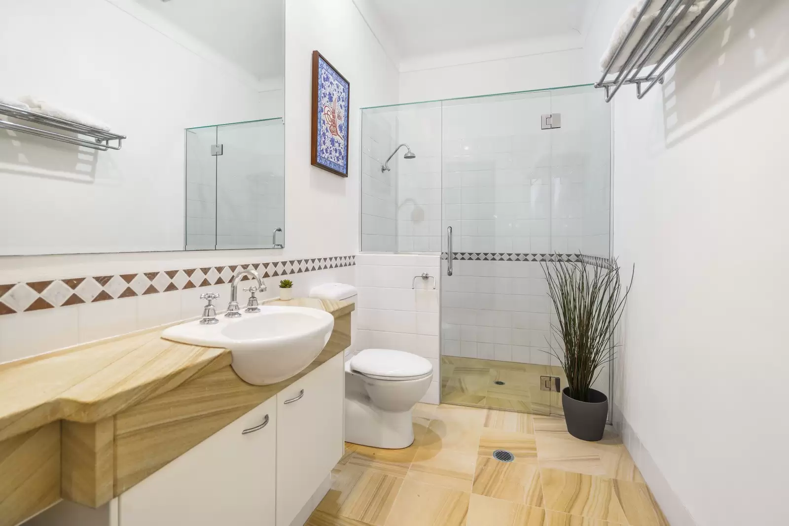 206 Shore Street North, Cleveland Sold by Queensland Sotheby's International Realty - image 1