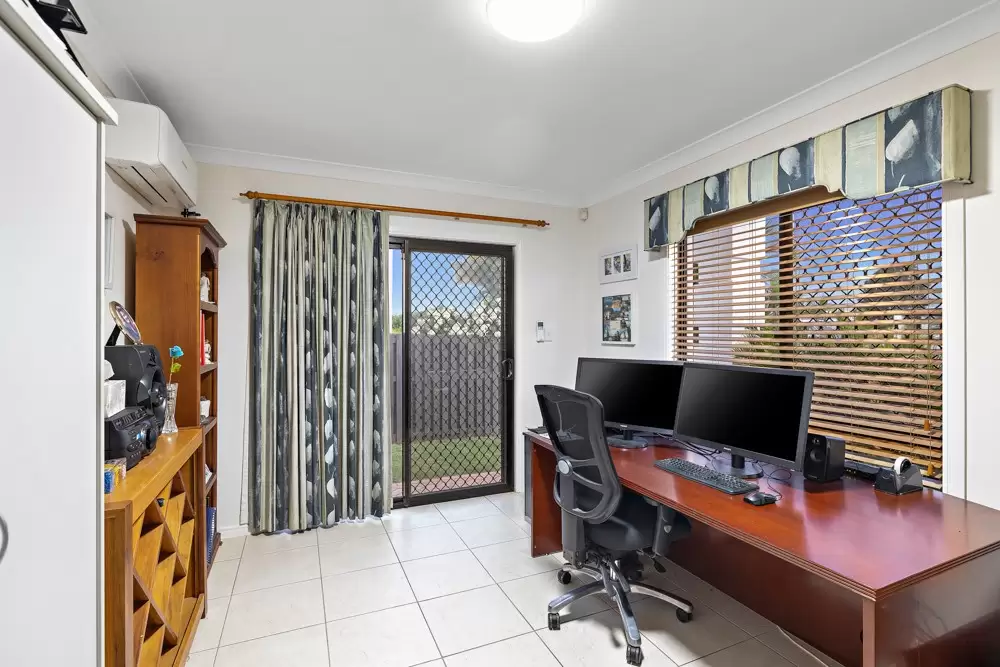 18 Moreton View Crescent, Thornlands Sold by Queensland Sotheby's International Realty - image 1