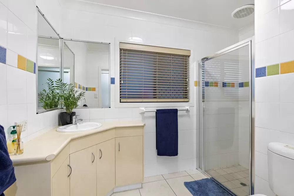 18 Moreton View Crescent, Thornlands Sold by Queensland Sotheby's International Realty - image 1