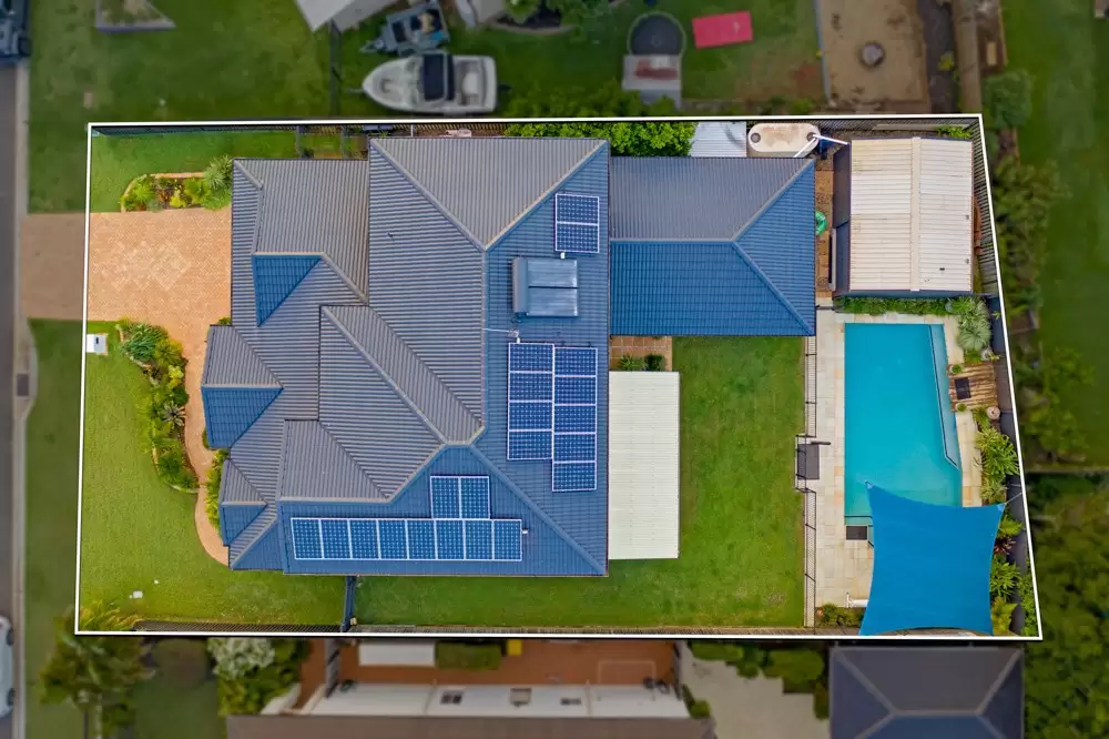 18 Moreton View Crescent, Thornlands Sold by Queensland Sotheby's International Realty - image 1