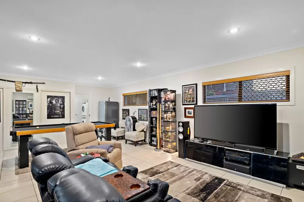 18 Moreton View Crescent, Thornlands Sold by Queensland Sotheby's International Realty - image 1