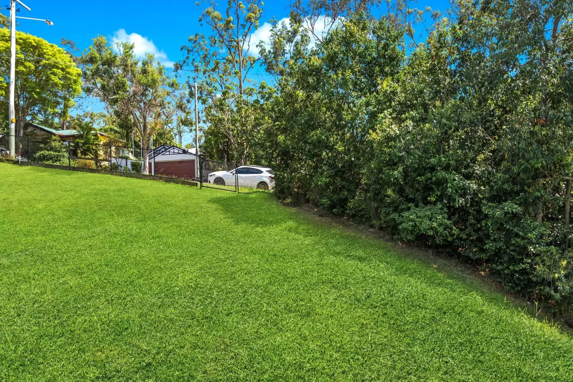 39 Boundary Road, Bardon Sold by  - image 1