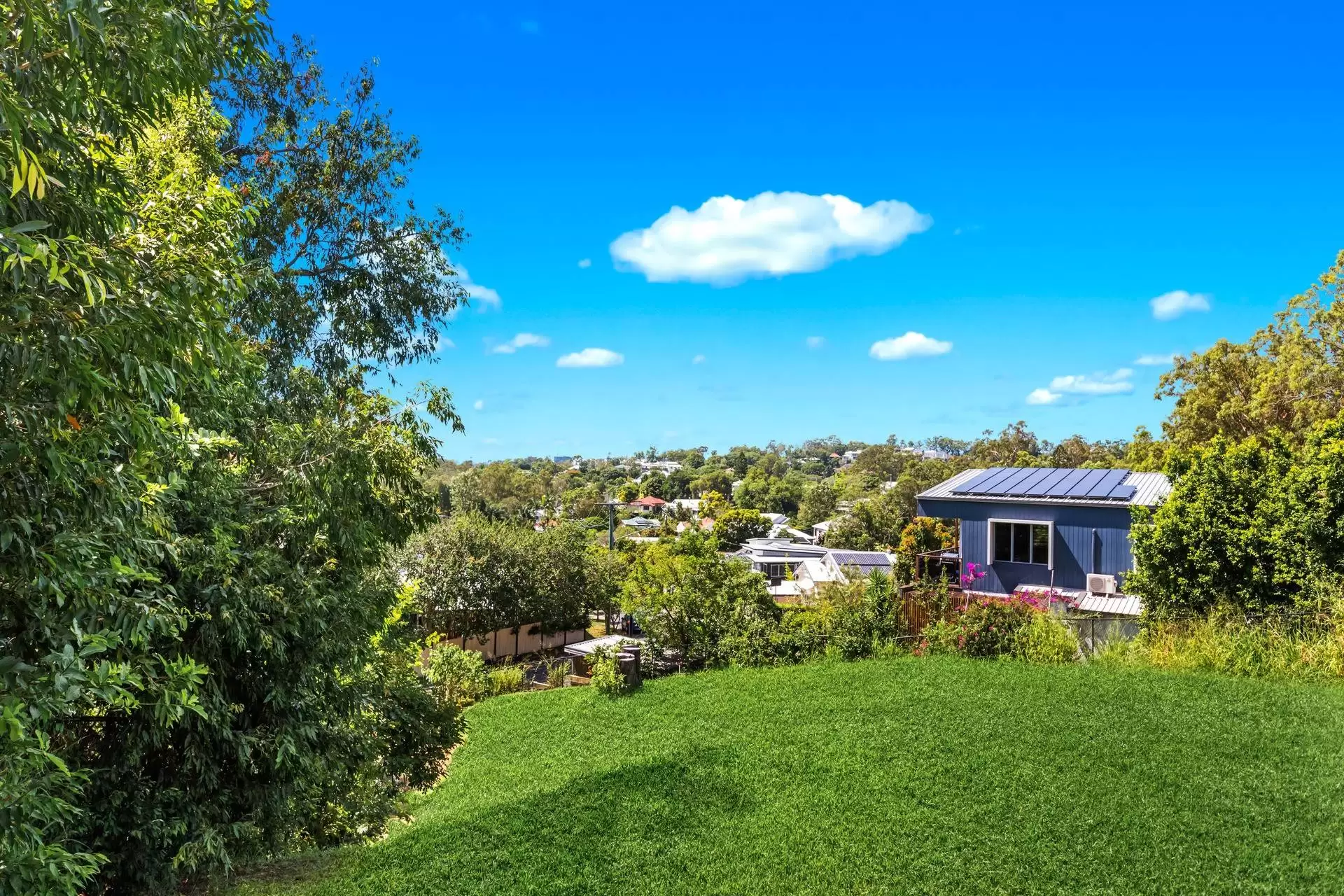 39 Boundary Road, Bardon Sold by  - image 1