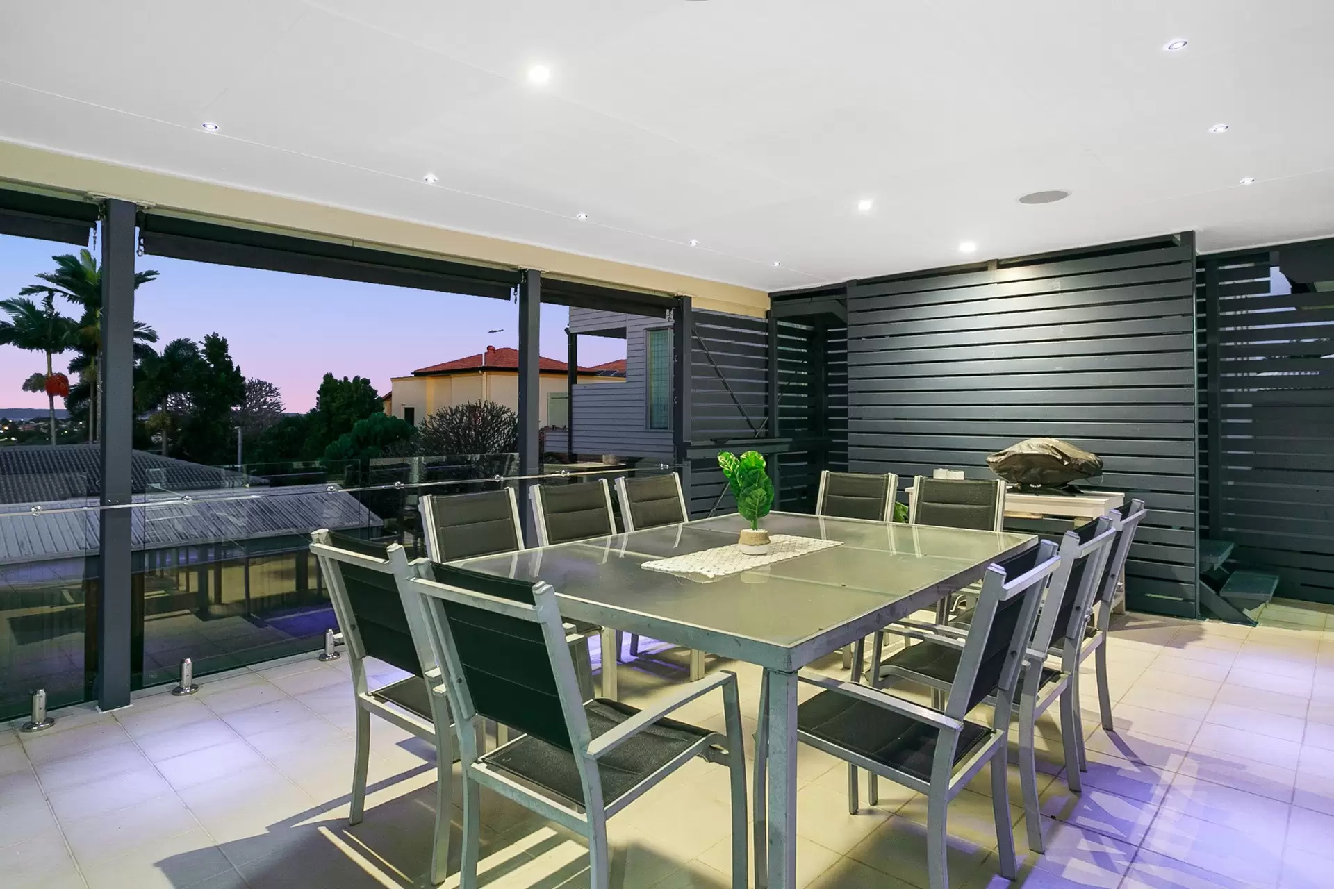 127 Gordon Street, Ormiston Sold by Queensland Sotheby's International Realty - image 1