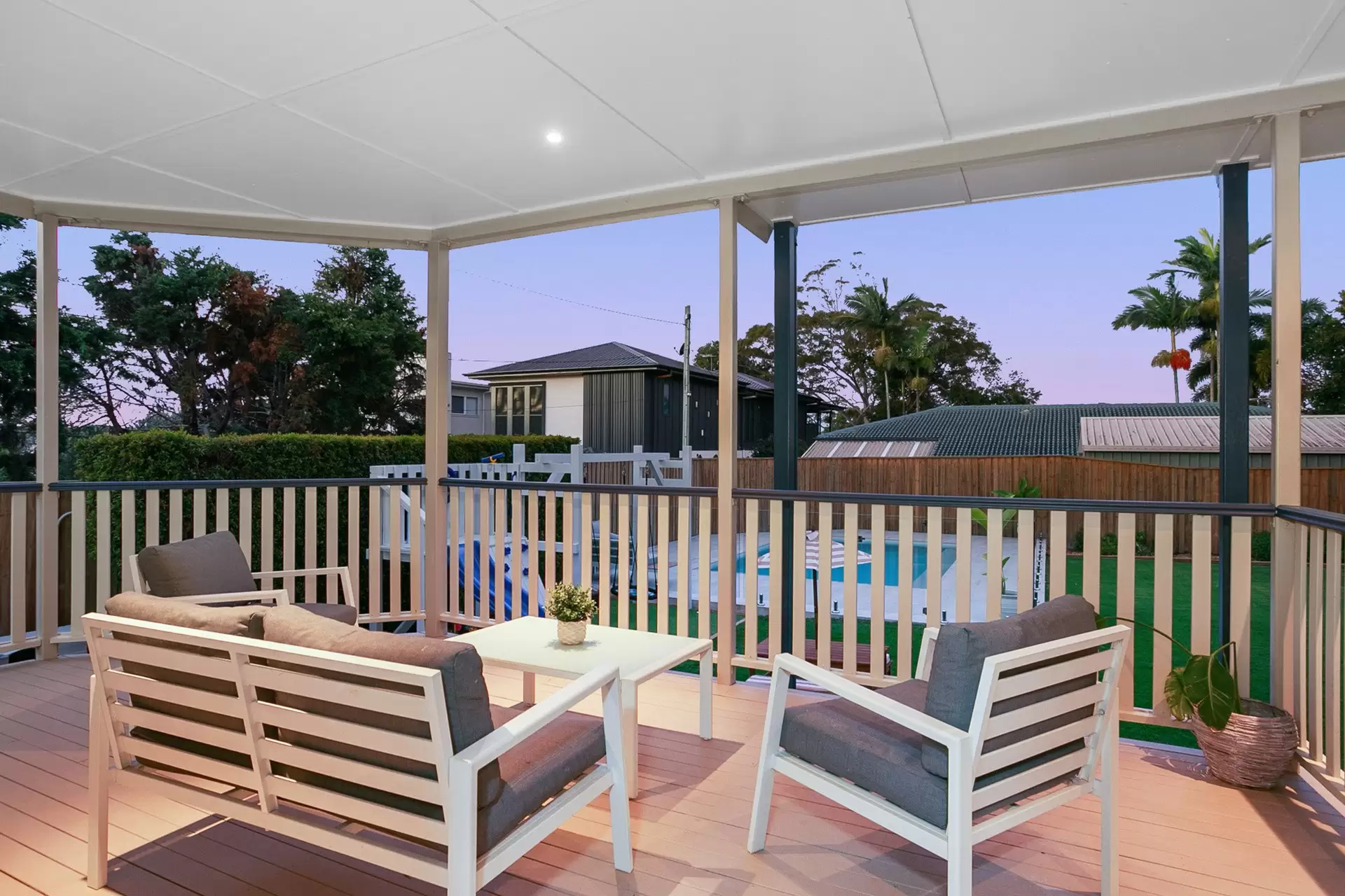 127 Gordon Street, Ormiston Sold by Queensland Sotheby's International Realty - image 1