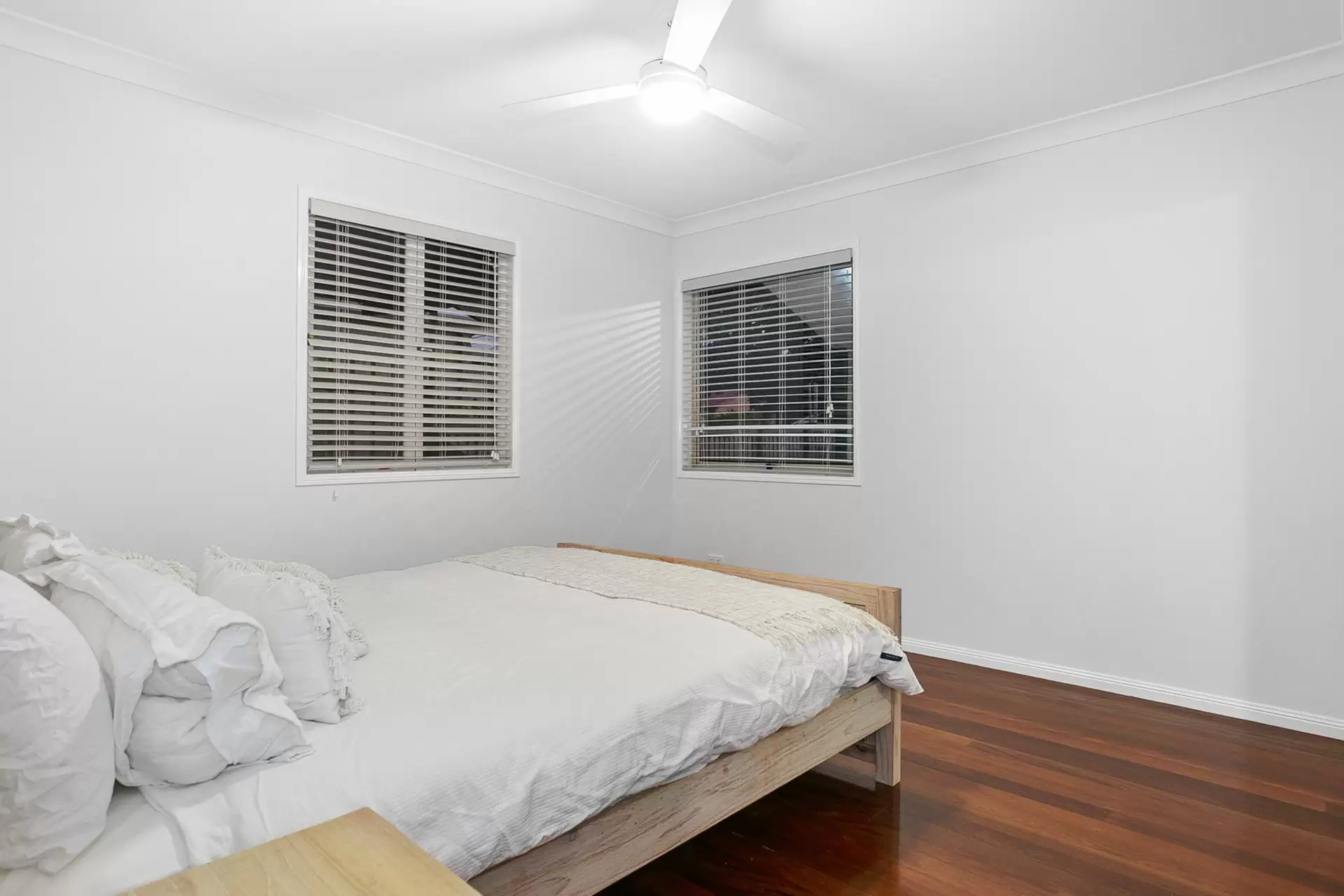 127 Gordon Street, Ormiston Sold by Queensland Sotheby's International Realty - image 1