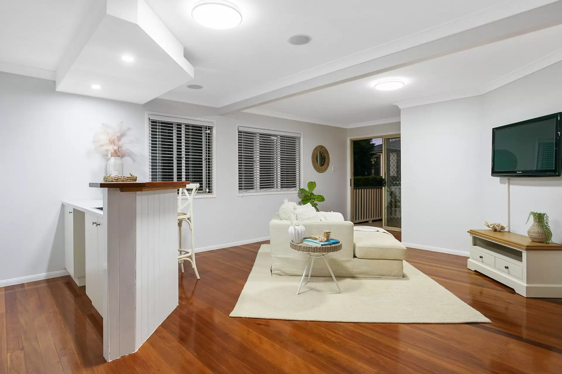 127 Gordon Street, Ormiston Sold by Queensland Sotheby's International Realty - image 1