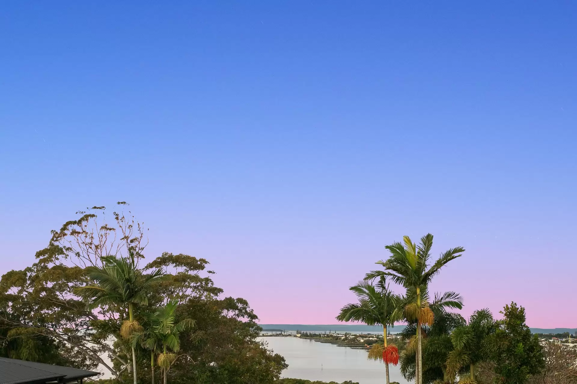 127 Gordon Street, Ormiston Sold by Queensland Sotheby's International Realty - image 1