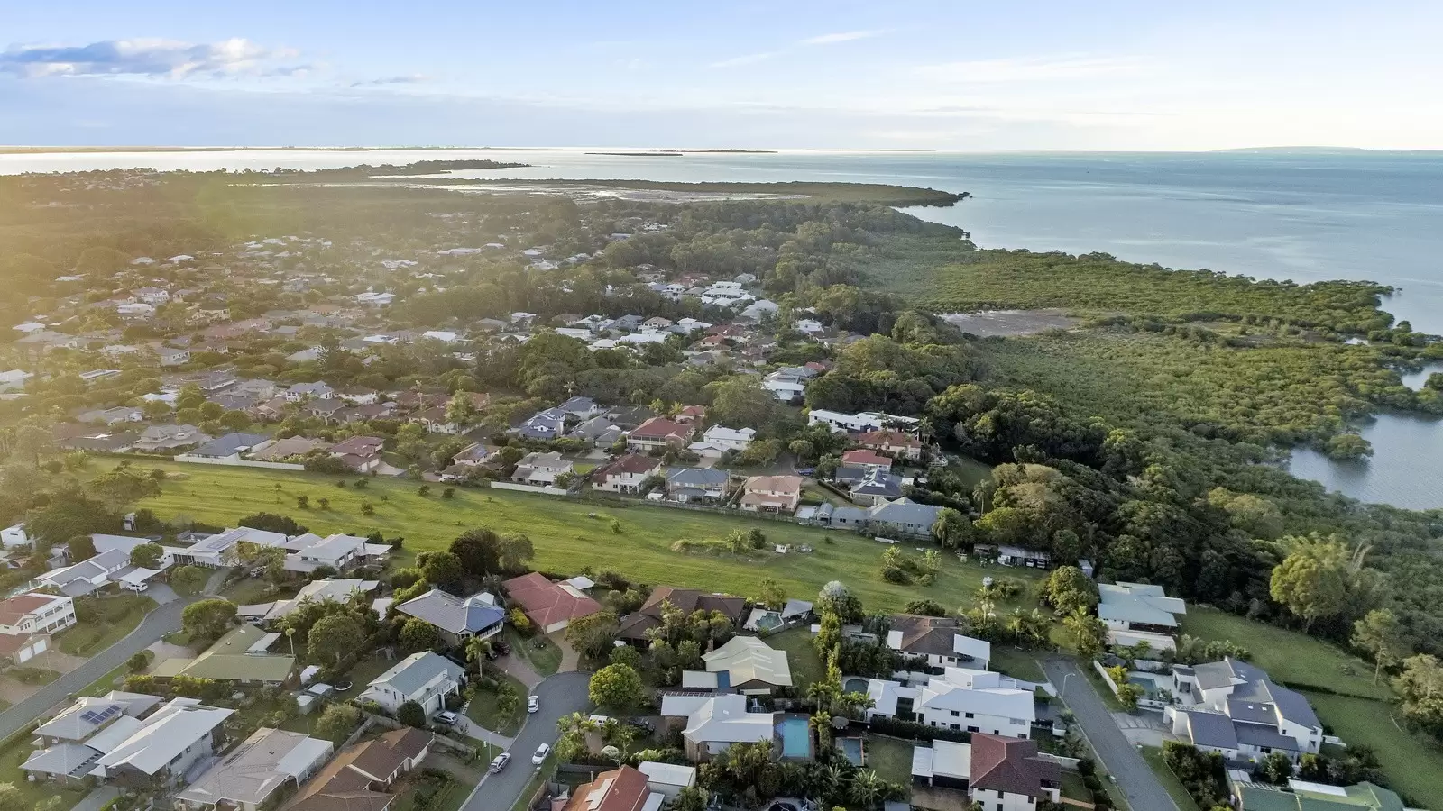 3 Romano Court, Ormiston Sold by Queensland Sotheby's International Realty - image 1