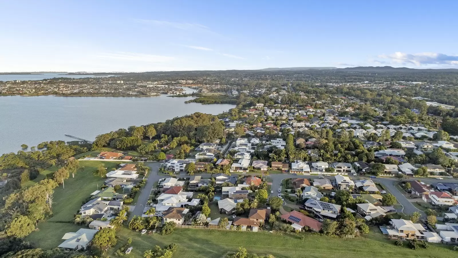 3 Romano Court, Ormiston Sold by Queensland Sotheby's International Realty - image 1