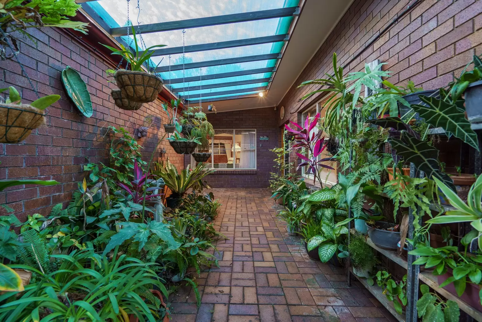 3 Romano Court, Ormiston Sold by Queensland Sotheby's International Realty - image 1