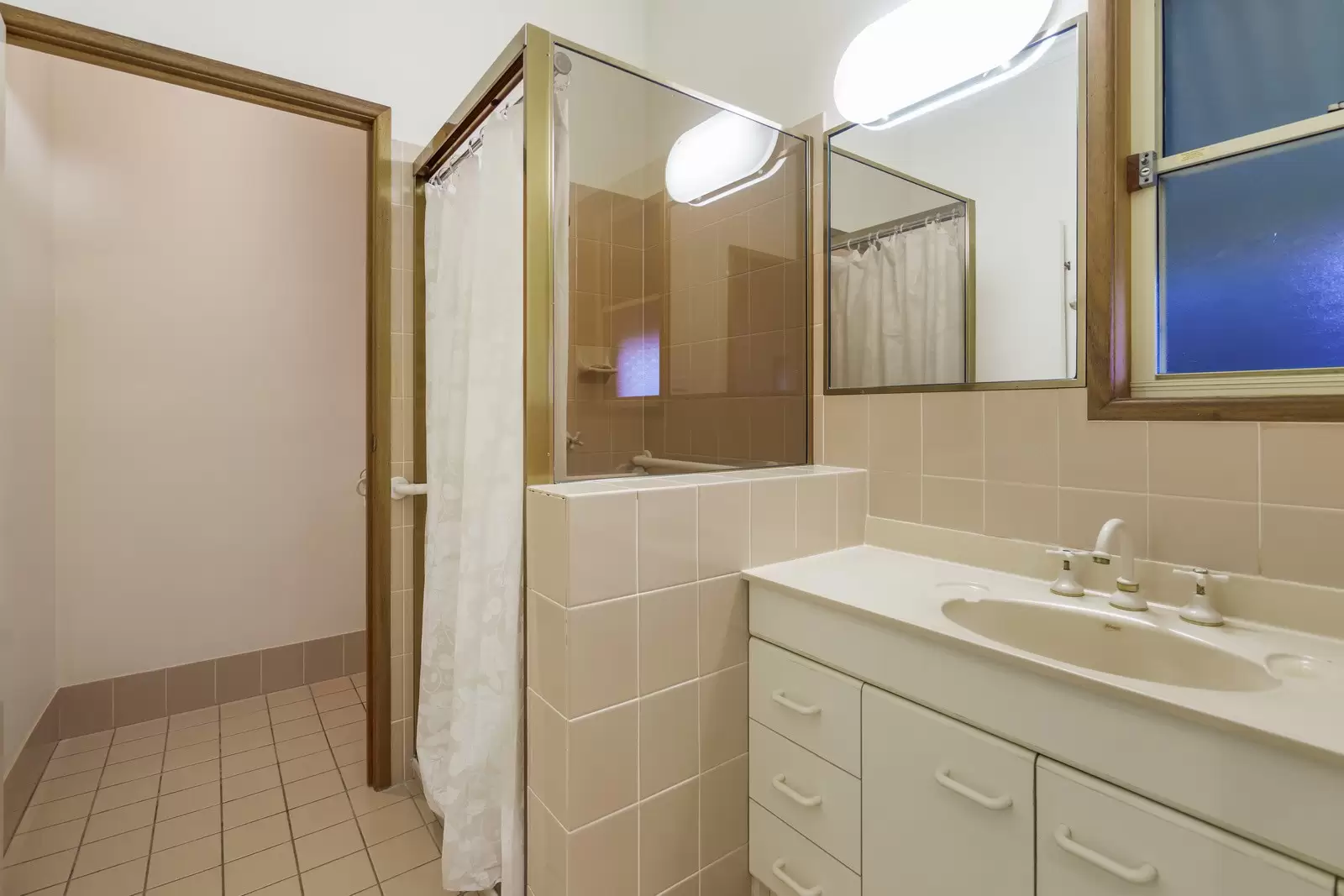3 Romano Court, Ormiston Sold by Queensland Sotheby's International Realty - image 1