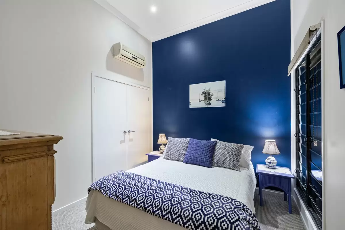 4 Cowley Street, Ormiston Sold by Queensland Sotheby's International Realty - image 1
