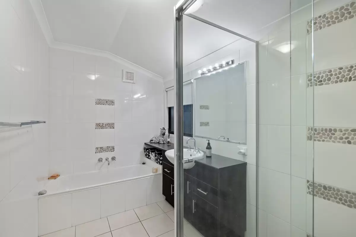 4 Cowley Street, Ormiston Sold by Queensland Sotheby's International Realty - image 1