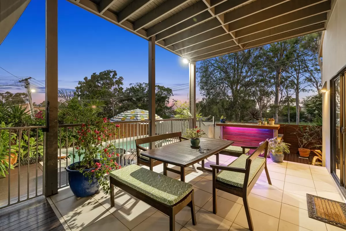 4 Cowley Street, Ormiston Sold by Queensland Sotheby's International Realty - image 1