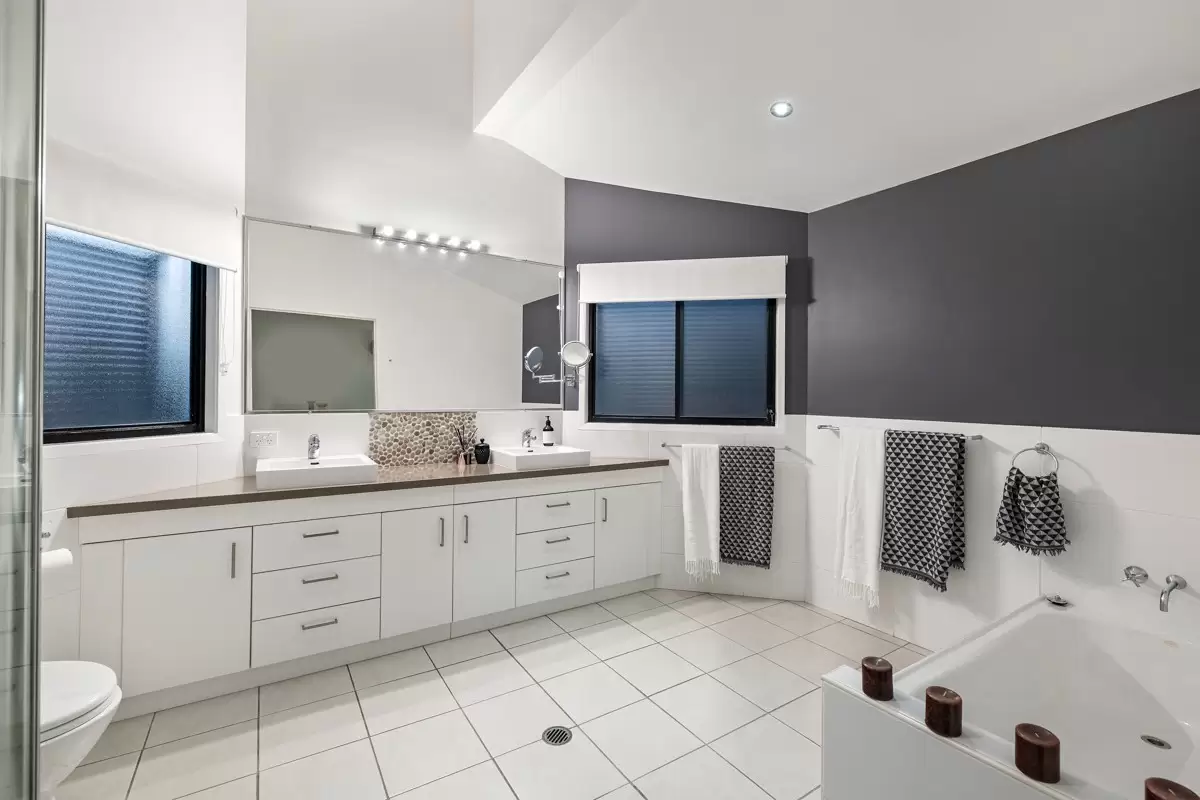 4 Cowley Street, Ormiston Sold by  - image 1
