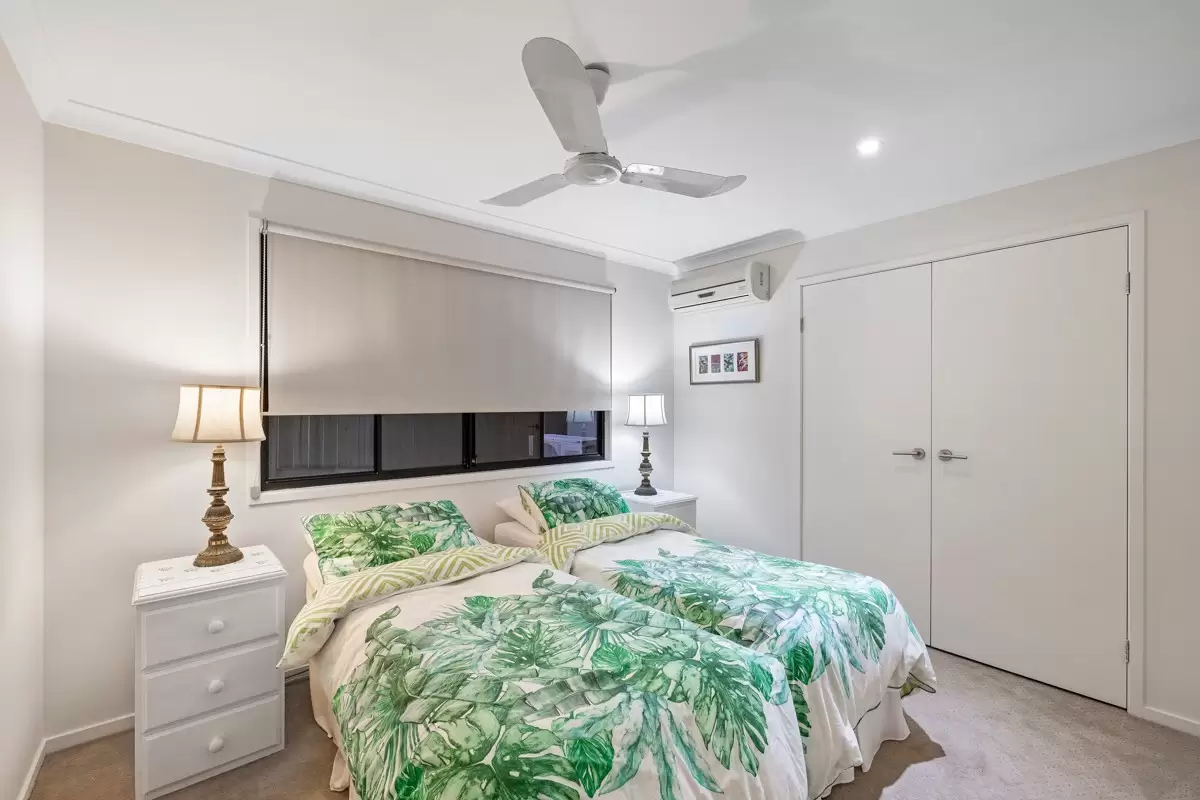 4 Cowley Street, Ormiston Sold by Queensland Sotheby's International Realty - image 1