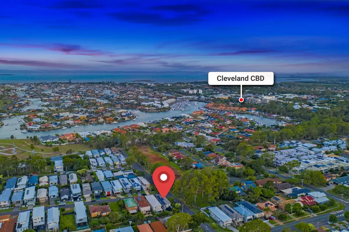 4 Cowley Street, Ormiston Sold by Queensland Sotheby's International Realty - image 1
