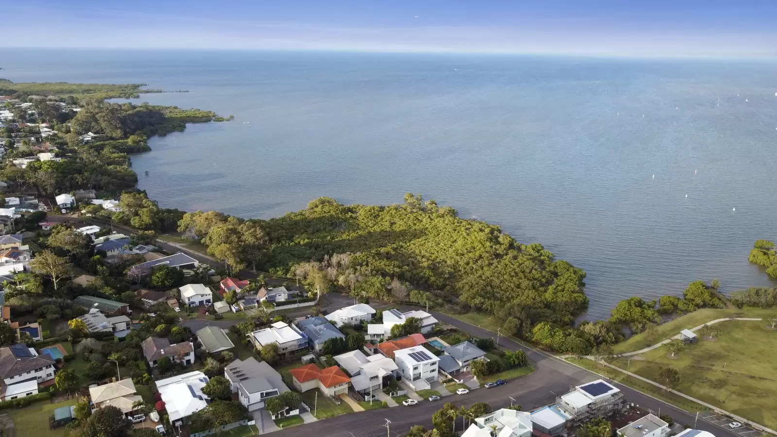 3 Dundas Street, Ormiston Sold by Queensland Sotheby's International Realty - image 1